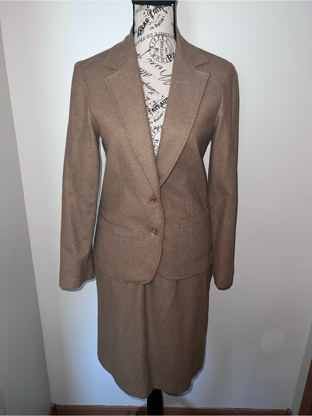 VTG Benel Camel Wool Blend Skirt Suit Set Tan Twill Size 6